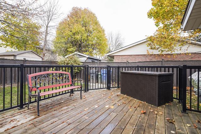 12 Stirling Pl, House detached with 3 bedrooms, 2 bathrooms and 3 parking in Guelph ON | Image 25