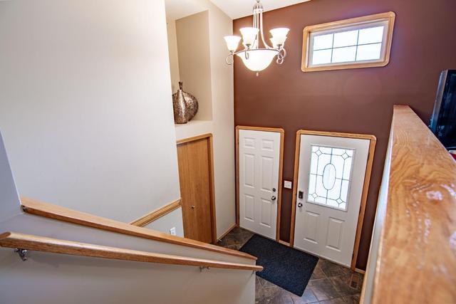 32 Dempsey Street, House detached with 5 bedrooms, 3 bathrooms and 2 parking in Red Deer AB | Image 11