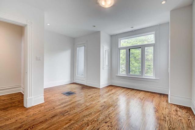 125 Collier St, House semidetached with 5 bedrooms, 3 bathrooms and 0 parking in Toronto ON | Image 8