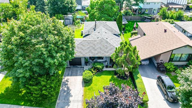 37 Bournville Dr, House detached with 3 bedrooms, 2 bathrooms and 2 parking in Toronto ON | Image 12