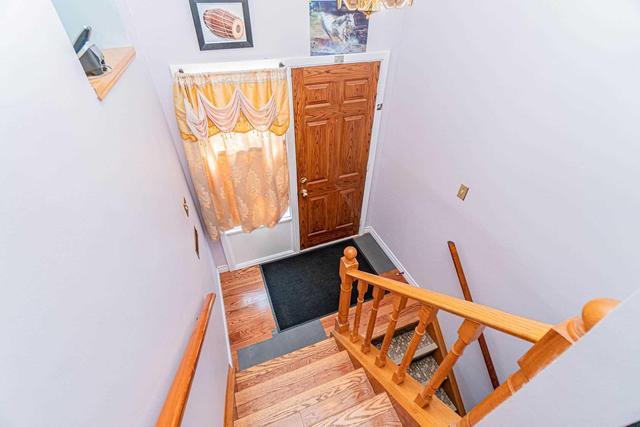 10 Carleton Pl, Townhouse with 3 bedrooms, 2 bathrooms and 1 parking in Brampton ON | Image 3