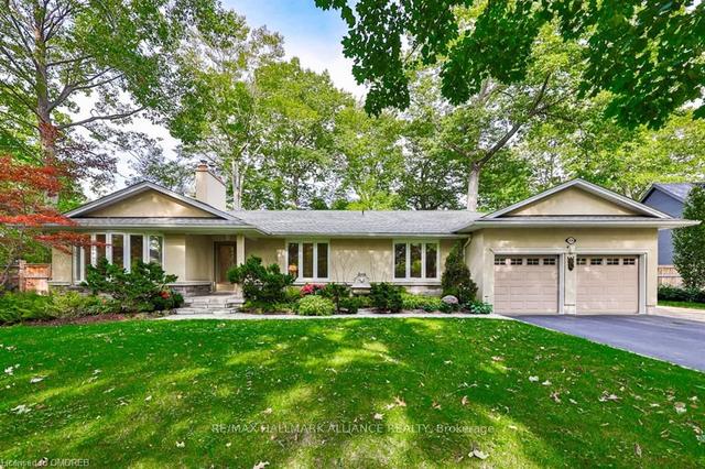 1116 Crestview St, House detached with 3 bedrooms, 3 bathrooms and 12 parking in Oakville ON | Image 1