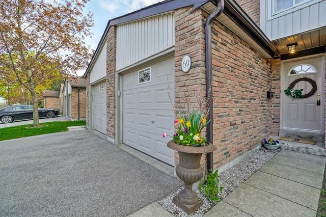 680 Regency Crt, Townhouse with 3 bedrooms, 2 bathrooms and 2 parking in Burlington ON | Image 23