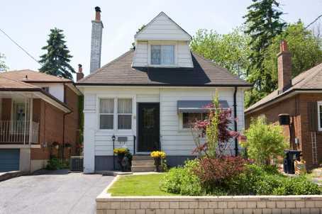 8 Valhalla Blvd, House detached with 3 bedrooms, 2 bathrooms and 3 parking in Toronto ON | Image 1