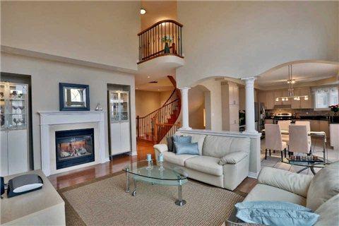 2402 Woodcrest Dr, House detached with 4 bedrooms, 5 bathrooms and 2 parking in Oakville ON | Image 3