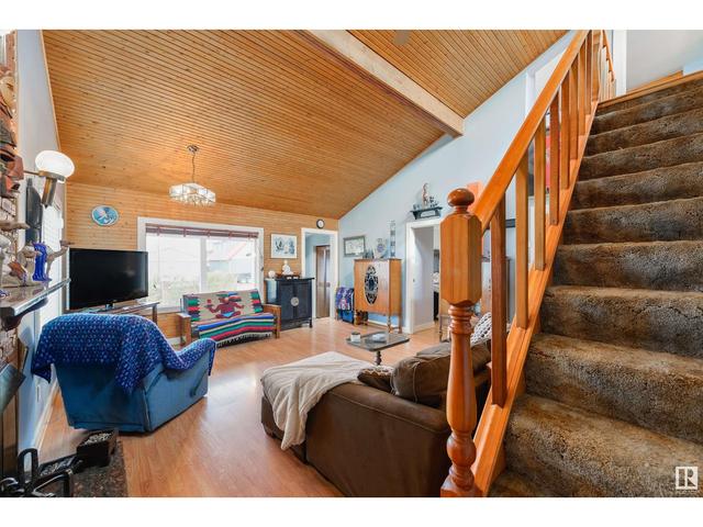 5035 50 Av, House detached with 2 bedrooms, 1 bathrooms and 8 parking in Alberta Beach AB | Image 38