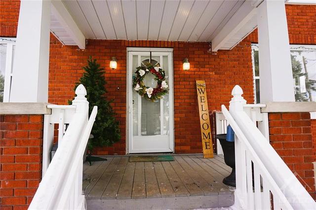 2366 Fitzroy St & 192 Shirreff Street, House detached with 4 bedrooms, 2 bathrooms and 3 parking in Ottawa ON | Image 4