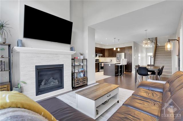 811 Quartet Avenue, Townhouse with 3 bedrooms, 3 bathrooms and 2 parking in Ottawa ON | Image 7