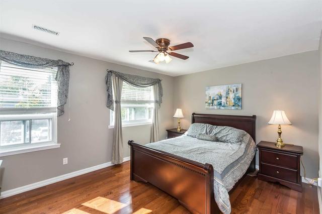 58 Porterfield Cres, Townhouse with 3 bedrooms, 2 bathrooms and 2 parking in Markham ON | Image 5