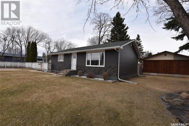 120 5th Street E, House detached with 4 bedrooms, 2 bathrooms and null parking in Nipawin SK | Image 3