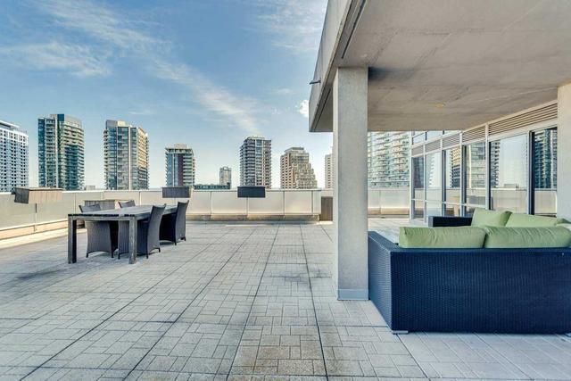 1014 - 1 Shaw St, Condo with 3 bedrooms, 2 bathrooms and 2 parking in Toronto ON | Image 11