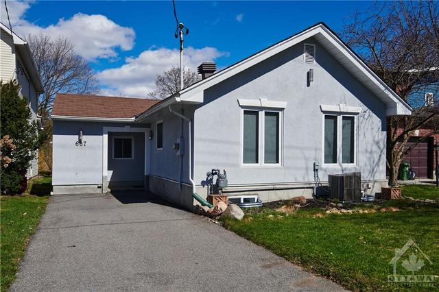 687 Roosevelt Avenue, House detached with 3 bedrooms, 2 bathrooms and 3 parking in Ottawa ON | Image 2