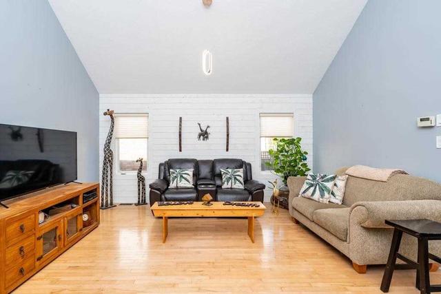 50 Hilltop Rd, House detached with 3 bedrooms, 3 bathrooms and 3 parking in Guelph ON | Image 2