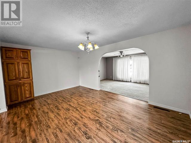 60 South Railway Street W, House detached with 4 bedrooms, 2 bathrooms and null parking in Swift Current SK | Image 9