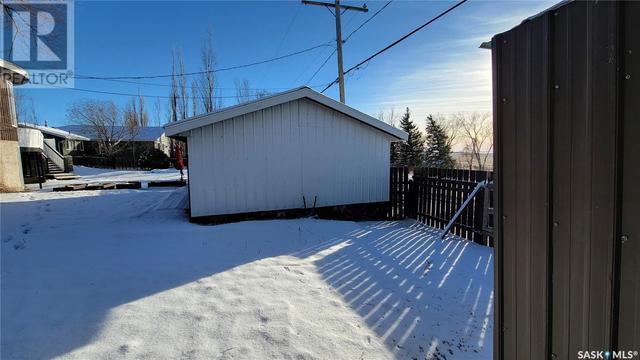 335 Yukon Avenue, House detached with 5 bedrooms, 3 bathrooms and null parking in Kerrobert SK | Image 44