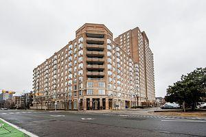 705 - 11 Thorncliffe Park Dr, Condo with 1 bedrooms, 1 bathrooms and 1 parking in Toronto ON | Image 1