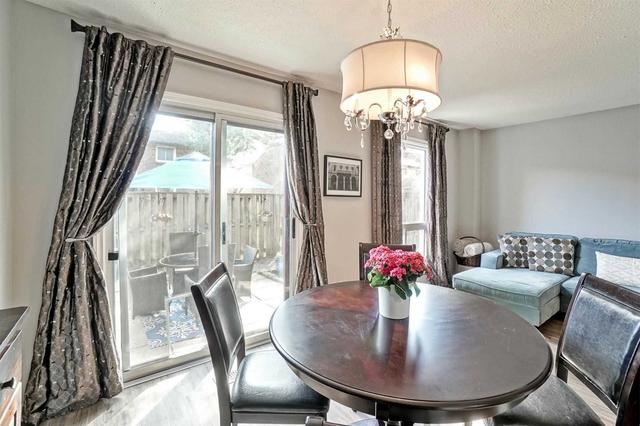 680 Regency Crt, Townhouse with 3 bedrooms, 2 bathrooms and 2 parking in Burlington ON | Image 3