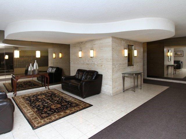 1004 - 3100 Kirwin Ave, Condo with 2 bedrooms, 2 bathrooms and 2 parking in Mississauga ON | Image 2