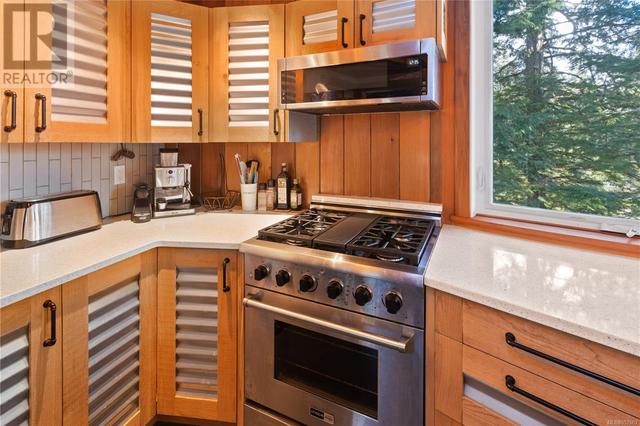 1015 Peninsula Rd, Home with 0 bedrooms, 0 bathrooms and null parking in Ucluelet BC | Image 11