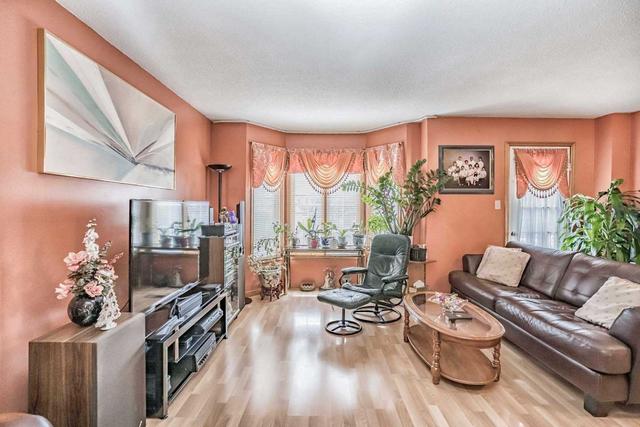 12 Jade St, House detached with 3 bedrooms, 4 bathrooms and 5 parking in Toronto ON | Image 3