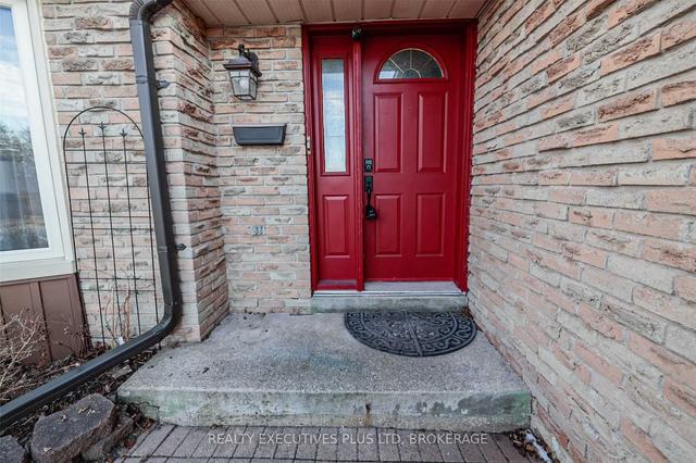 56 Madelaine Cres, House detached with 4 bedrooms, 3 bathrooms and 8 parking in Brampton ON | Image 27