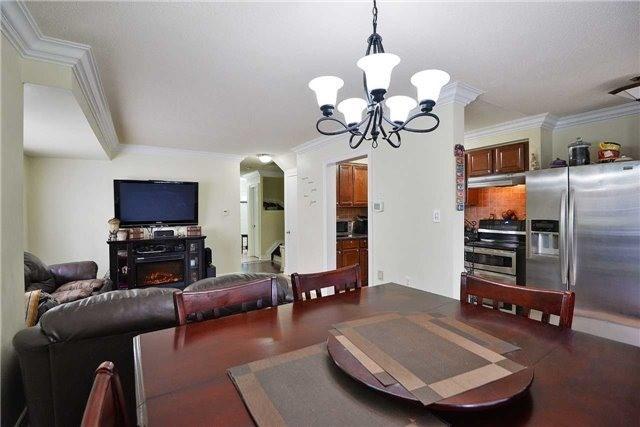 126 Richwood Cres, House attached with 3 bedrooms, 4 bathrooms and 2 parking in Brampton ON | Image 5