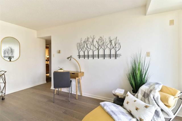 504 - 47 St Clair Ave W, Condo with 2 bedrooms, 2 bathrooms and 1 parking in Toronto ON | Image 5