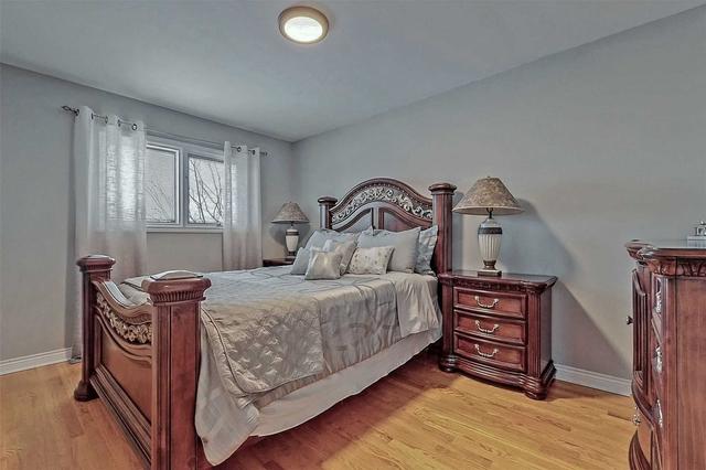 149 Albany Dr, House semidetached with 3 bedrooms, 2 bathrooms and 5 parking in Vaughan ON | Image 10