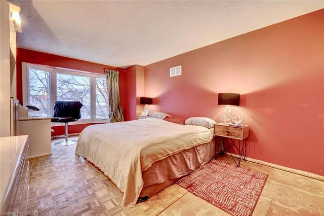 1009 Raintree Lane, House attached with 3 bedrooms, 1 bathrooms and 3 parking in Mississauga ON | Image 14