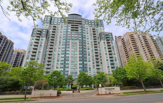 1003 - 188 Doris Ave, Condo with 3 bedrooms, 2 bathrooms and 1 parking in Toronto ON | Image 1