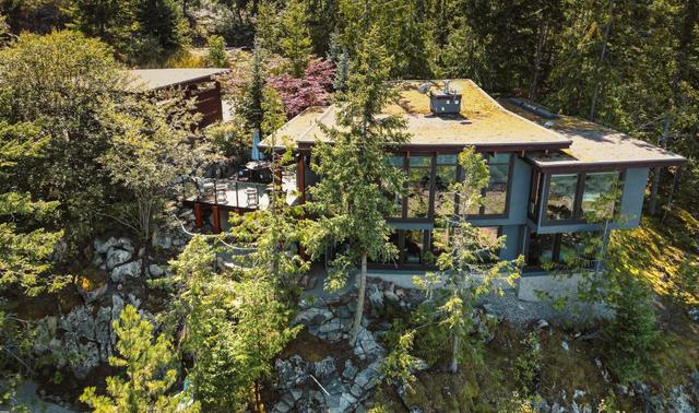 285 Kootenay Lake Road, House detached with 3 bedrooms, 4 bathrooms and null parking in Central Kootenay E BC | Card Image