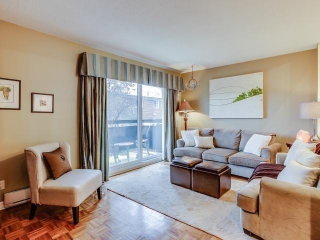 2020 Pharmacy Ave, Townhouse with 3 bedrooms, 2 bathrooms and 1 parking in Toronto ON | Image 2