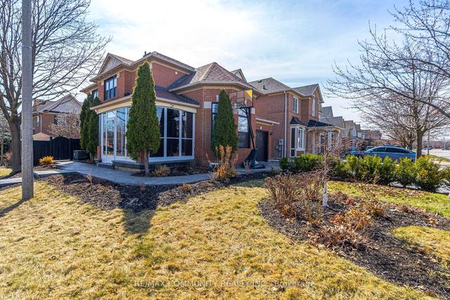 4 Kershaw St, House detached with 3 bedrooms, 4 bathrooms and 3 parking in Brampton ON | Image 1