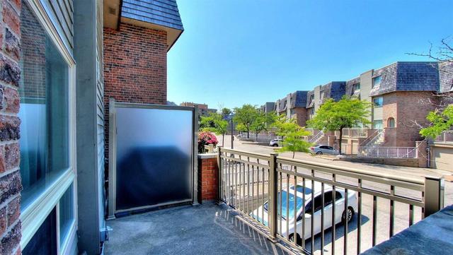 106 Dutch Myrtle Way, Townhouse with 3 bedrooms, 4 bathrooms and 1 parking in Toronto ON | Image 3