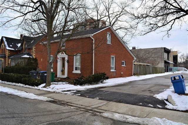 66 John St, House detached with 2 bedrooms, 2 bathrooms and 4 parking in Brampton ON | Image 11