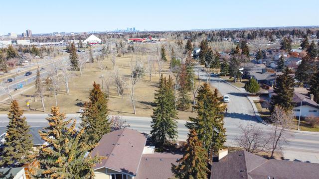 423 Lake Bonavista Drive Se, House detached with 3 bedrooms, 3 bathrooms and 6 parking in Calgary AB | Image 13