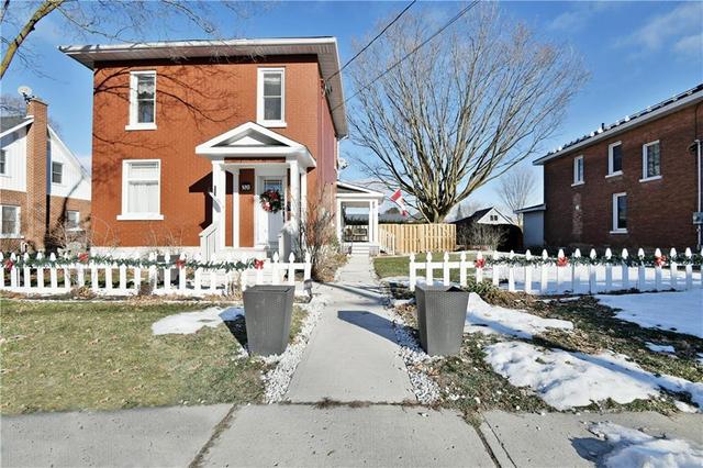 321 Barr Street, House detached with 3 bedrooms, 2 bathrooms and 5 parking in Renfrew ON | Image 2