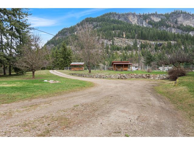 1960 Pass Creek Road, House detached with 3 bedrooms, 3 bathrooms and null parking in Central Kootenay I BC | Image 3