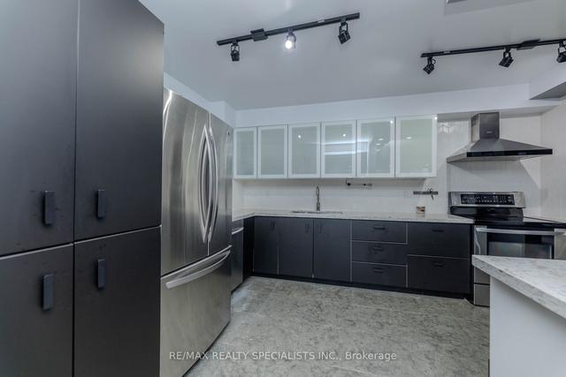 208 - 714 The West Mall, Condo with 2 bedrooms, 1 bathrooms and 1 parking in Toronto ON | Image 2
