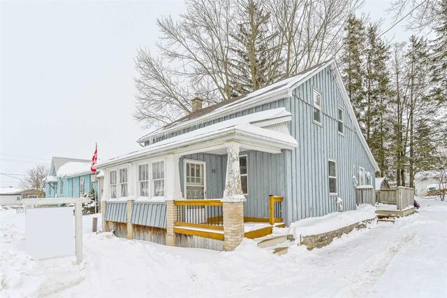 11 Elm St, House detached with 2 bedrooms, 1 bathrooms and 4 parking in Mapleton ON | Image 1
