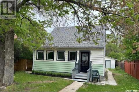 1922 Connaught Street, House detached with 3 bedrooms, 1 bathrooms and null parking in Regina SK | Card Image
