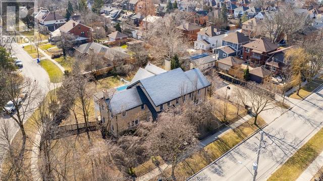 1857 Richmond, House detached with 6 bedrooms, 5 bathrooms and null parking in Windsor ON | Image 1