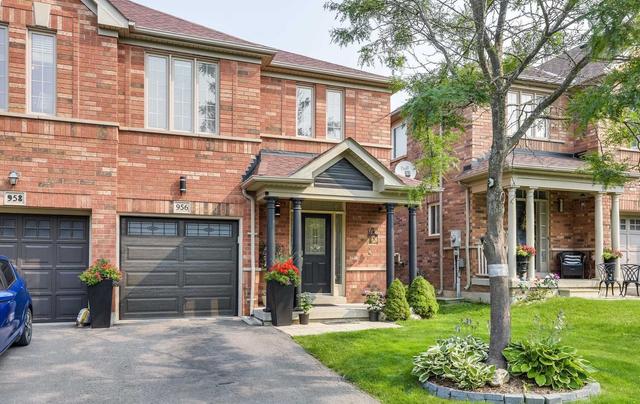 956 Oaktree Cres, House semidetached with 3 bedrooms, 4 bathrooms and 3 parking in Newmarket ON | Image 29