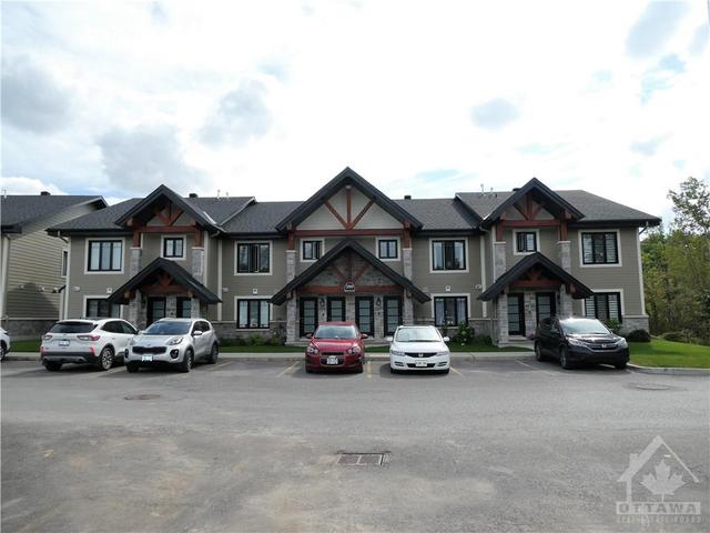 113 - 290 Masters Lane, Condo with 2 bedrooms, 1 bathrooms and 1 parking in Clarence Rockland ON | Card Image