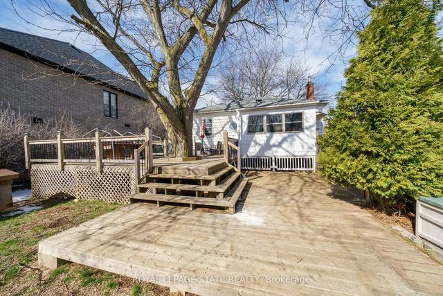 136 Corman Ave, House detached with 3 bedrooms, 2 bathrooms and 5 parking in Hamilton ON | Image 21