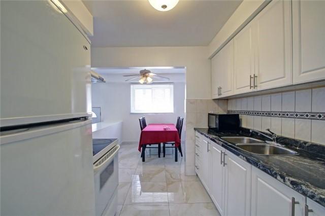 9 - 42 Stonehill Crt, Townhouse with 3 bedrooms, 3 bathrooms and 2 parking in Toronto ON | Image 6