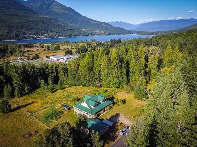 6291 Mill Creek Road, House detached with 4 bedrooms, 3 bathrooms and 10 parking in Central Kootenay E BC | Image 31