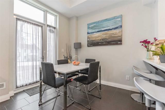 at2 - 53 Arthur St S, Townhouse with 2 bedrooms, 2 bathrooms and 1 parking in Guelph ON | Image 3