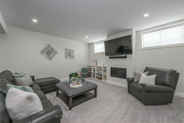2622 Buroak Dr, Townhouse with 2 bedrooms, 3 bathrooms and 4 parking in London ON | Image 20