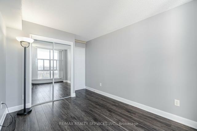 806 - 2665 Windwood Dr, Condo with 2 bedrooms, 1 bathrooms and 1 parking in Mississauga ON | Image 11
